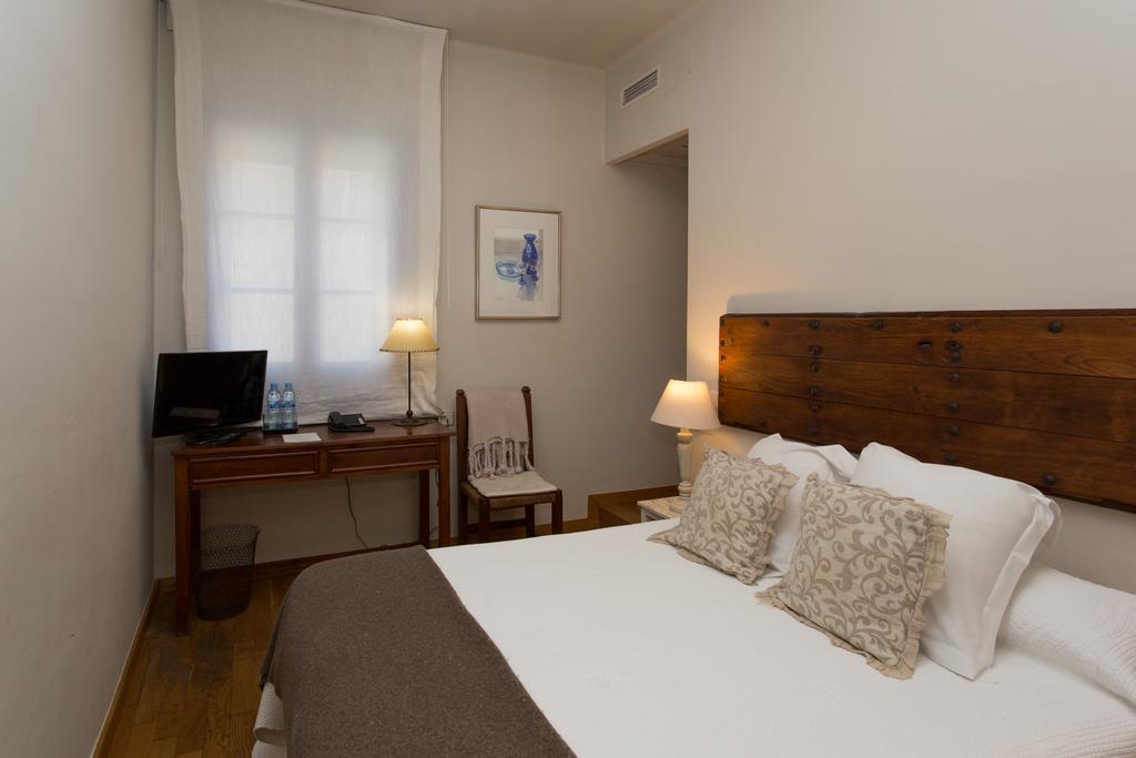Hostal De La Placa Cabrils Eksteriør bilde