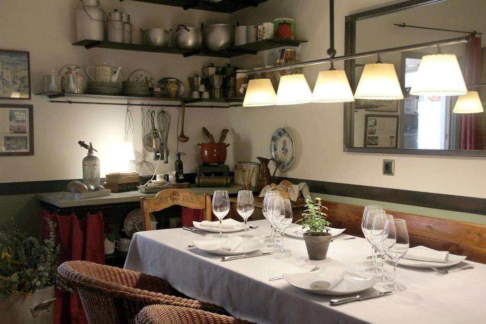 Hostal De La Placa Cabrils Eksteriør bilde